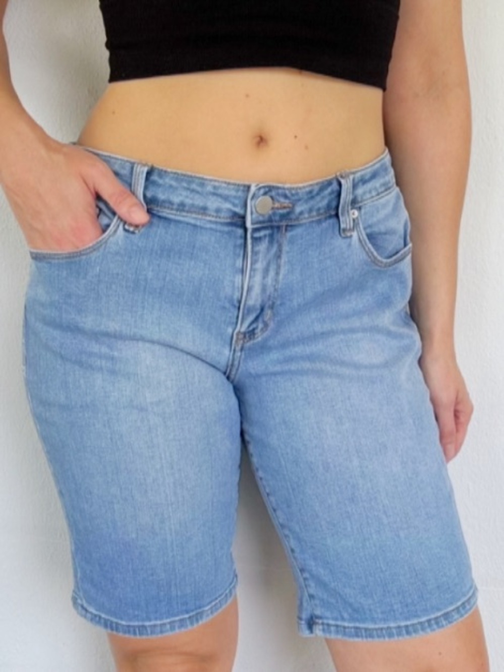 Calvin Klein Jeans light wash mid rise cotton stretch Bermuda shorts size W30